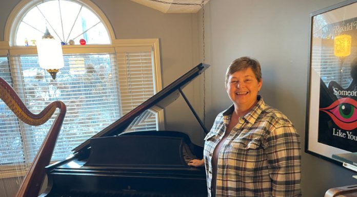 Goldenaires Performing on Sunday